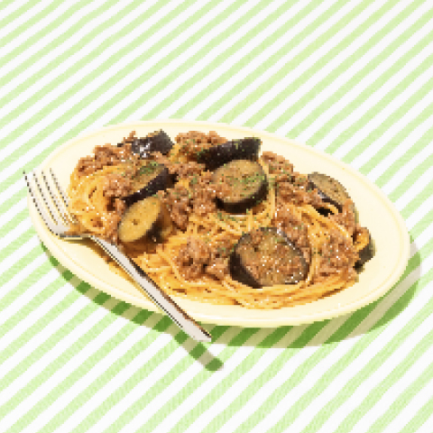 なすのミートソースパスタの盛り付け例