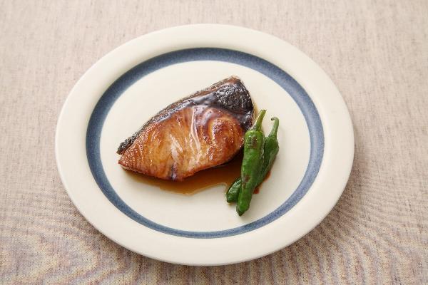ぶりの甘酢照り焼きの盛り付け例
