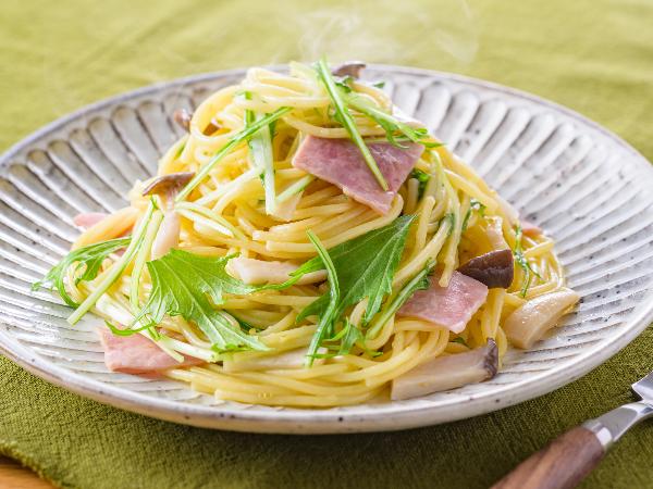 ゆず胡椒香る 水菜ときのこの和風パスタの盛り付け例