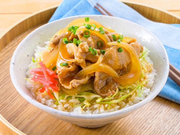 レンジで作る豚丼の盛り付け例