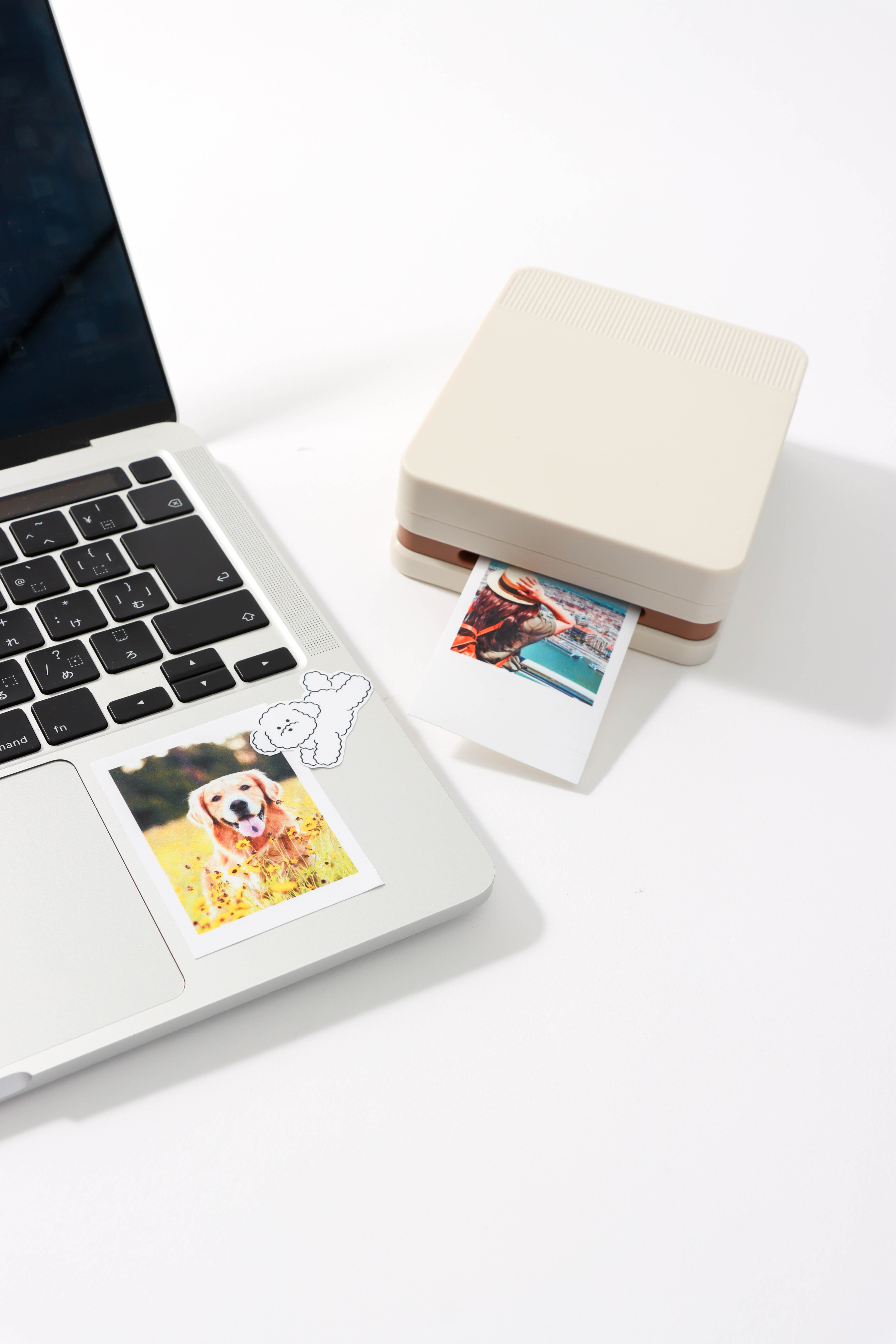 ノートPCに貼ったシール写真