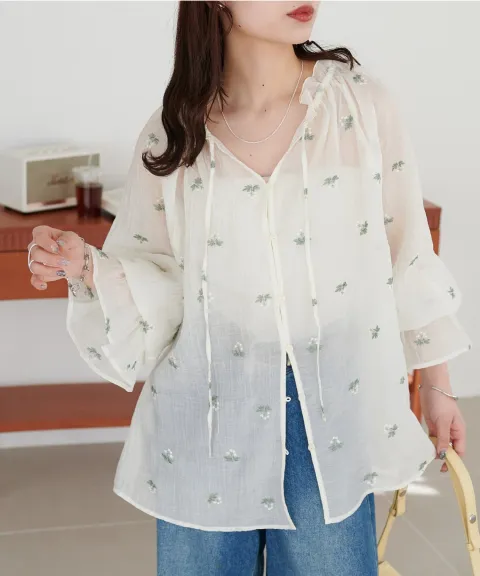 花柄刺繍衿フリルシャツ
