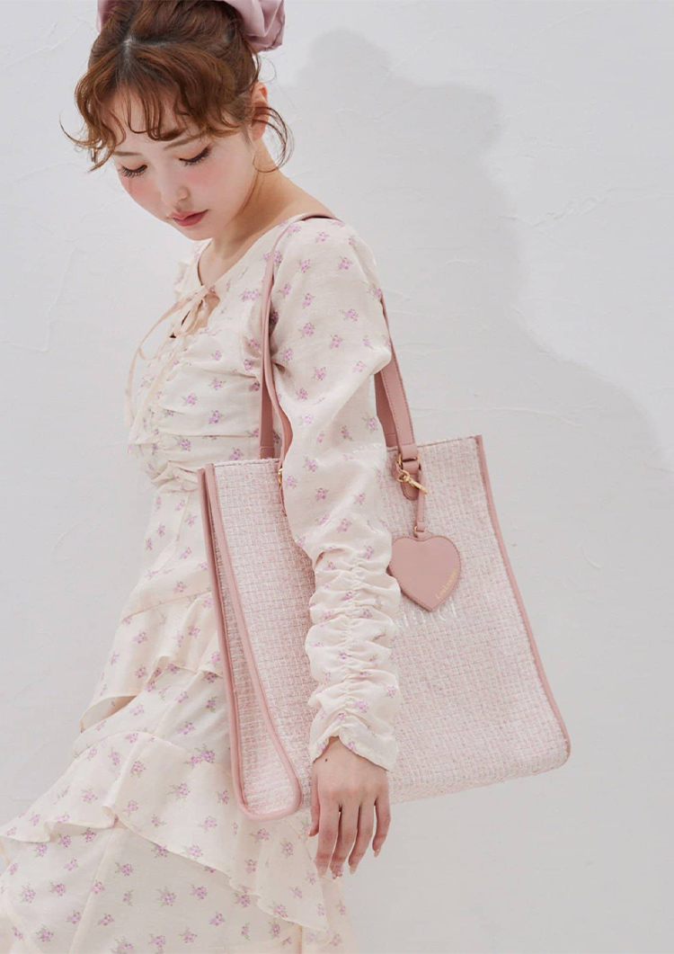 ハートチャーム付きトートバッグ(LouLoumei)