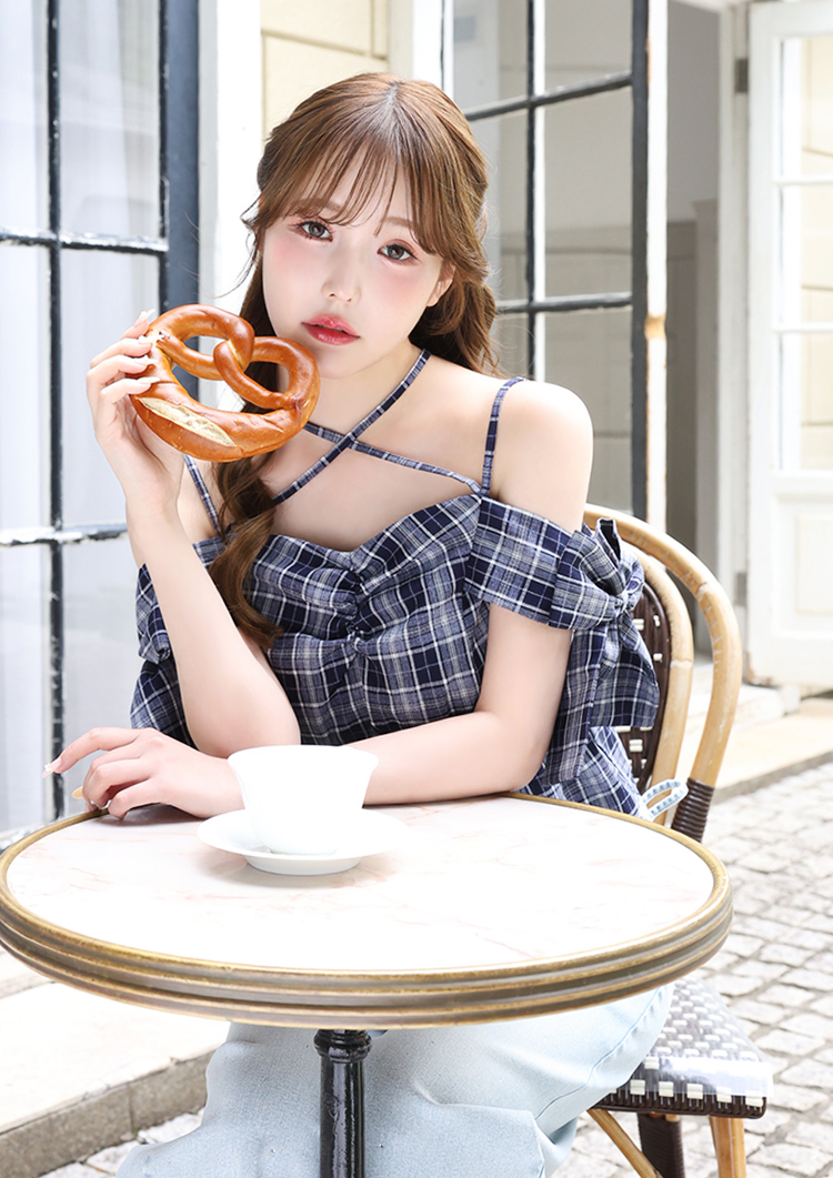 サイドリボンオフショルブラウス