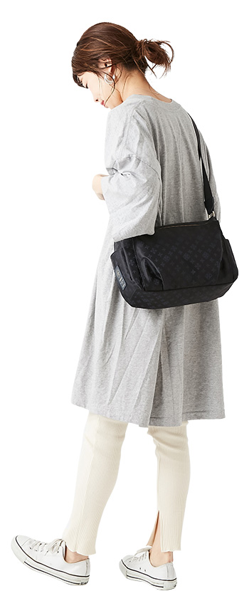 浅場 世樂子　コーディネート　ショルダーバッグ