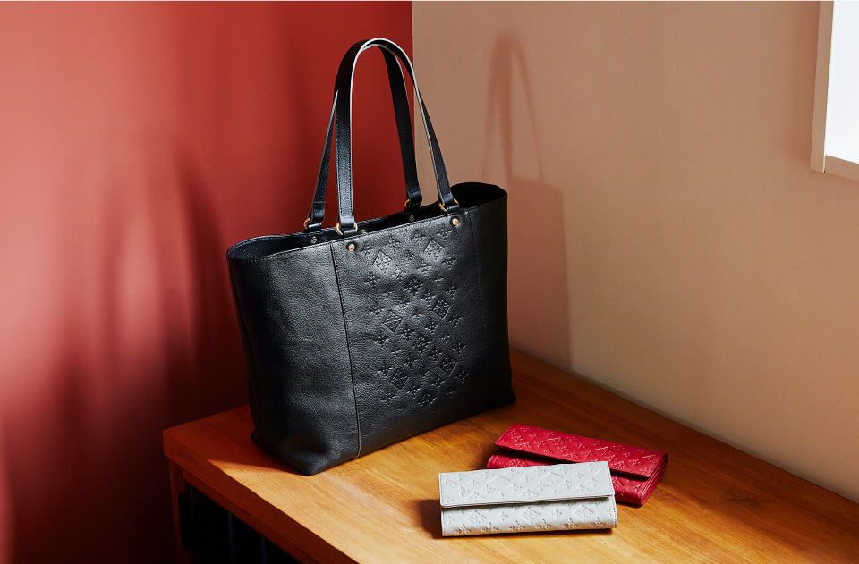 Tote Bag  CE-420  ¥35,200 Long Wallet  SO-328  ¥26,400
