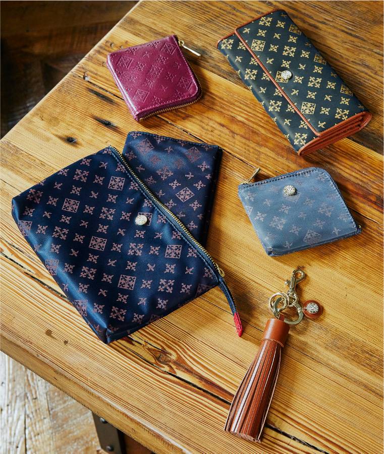 1.Mini Leather Purse  Z-324  ¥10,780 2.Etiquette Pouch  Z-329  ¥8,580 3.Garcon Wallet  SO-303  ¥24,200 4.Mini Purse  Z-306  ¥8,580 5.Leather Tassel Charm  Z-327  ¥8,580