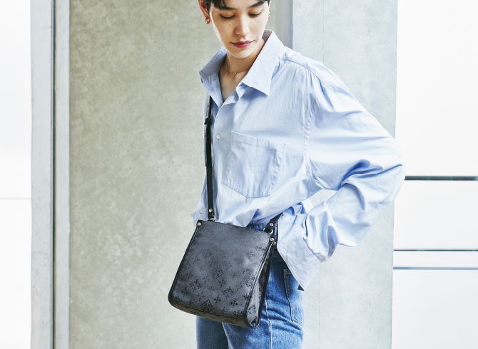 ミニショルダーバッグ〈コットンジャガード〉使用イメージ