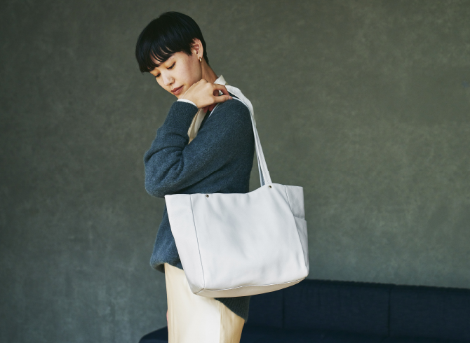 ソフトレザートートバッグ使用イメージ