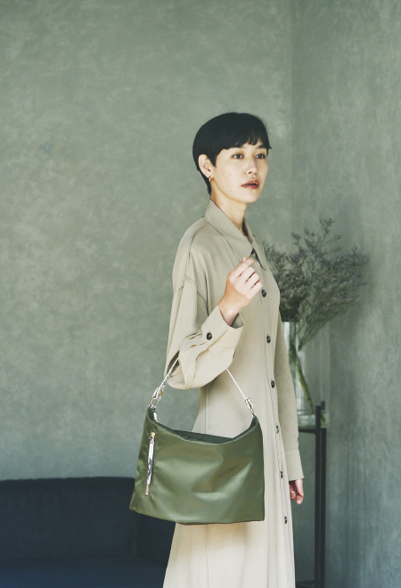 リバーシブル2wayショルダーバッグ使用イメージ