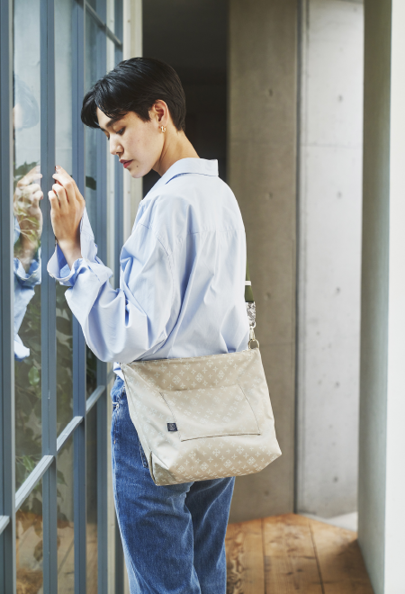 リバーシブル2wayショルダーバッグ使用イメージ2