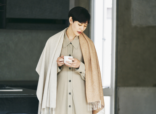 尾州産バイカラーストール使用イメージ