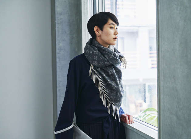 尾州産モノグラムストール使用イメージ