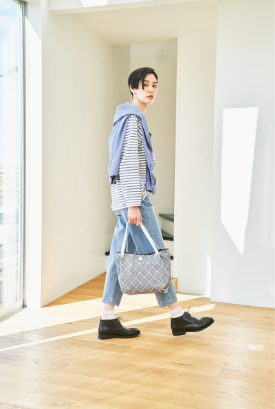 たためるトートバッグ⟨デニムプリント⟩使用イメージ