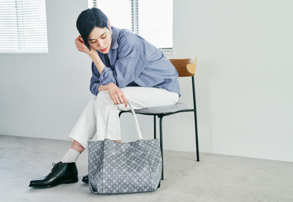 トートバッグ⟨デニムプリント⟩使用イメージ