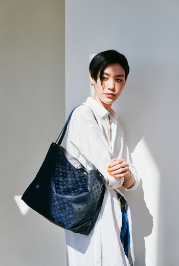 リバーシブルトートバッグ使用イメージ