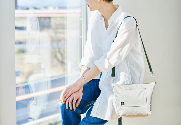 リバーシブルショルダーバッグ使用イメージ