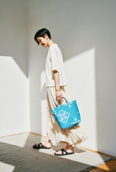 トートバッグ⟨セレンディピティ⟩使用イメージ