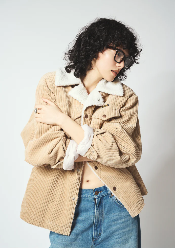 Whim Gazette × Wrangler ボア衿のベージュコーデュロイブルゾンのアップ