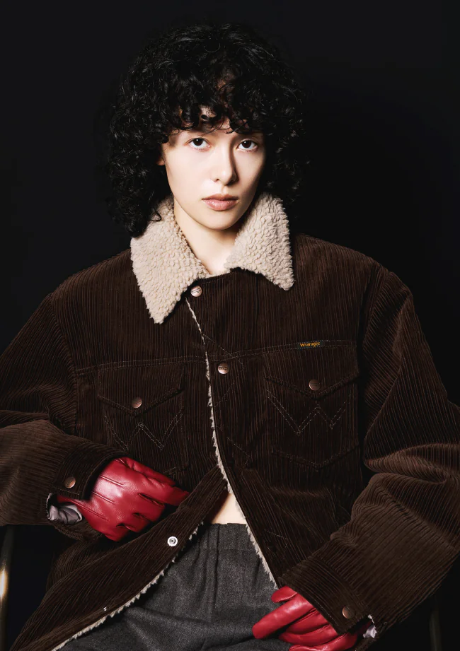 Whim Gazette × Wrangler ブラウンのコーデュロイブルゾンのボア衿のディテール